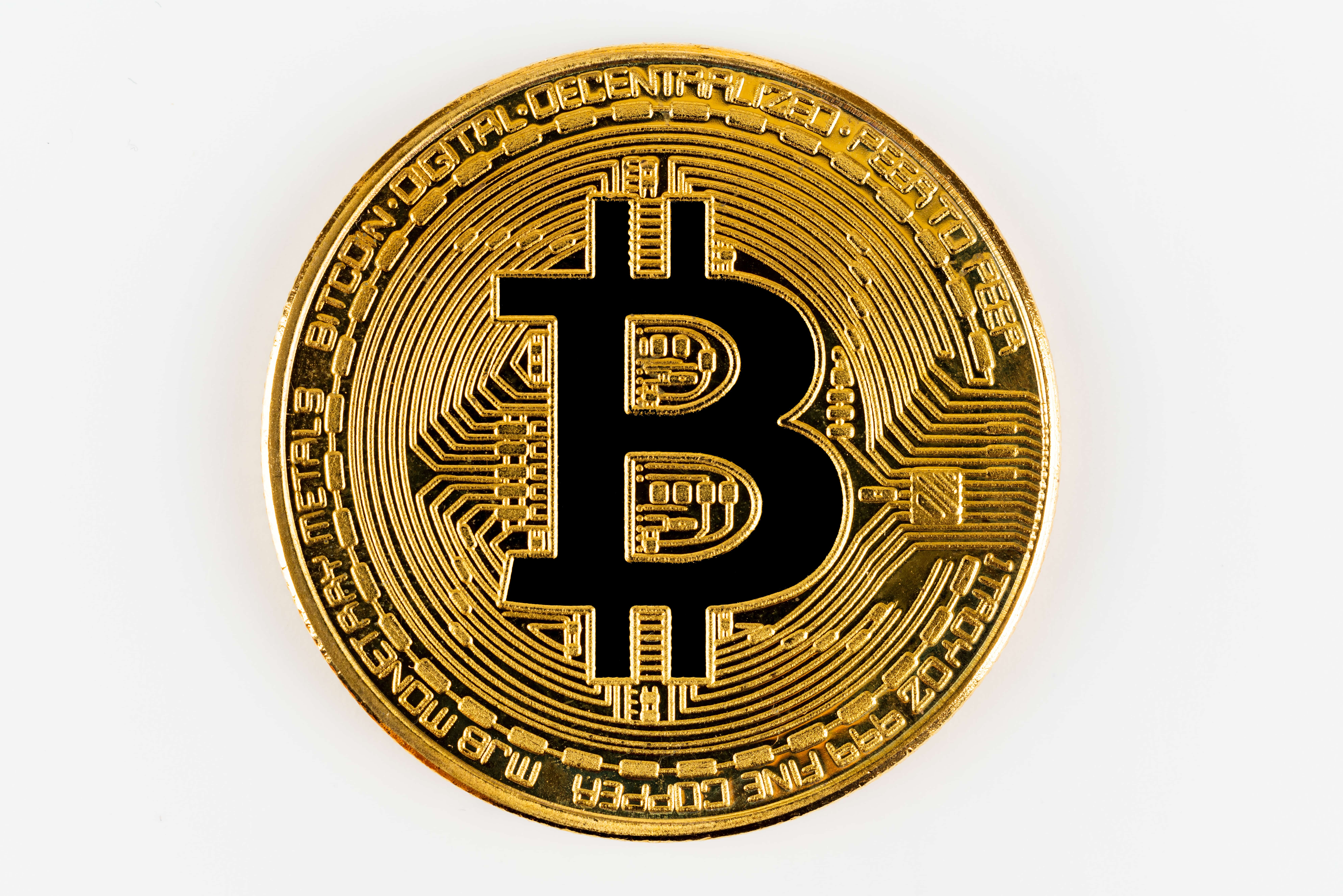 Bitcoin Münze auf weissem Hintergrund
