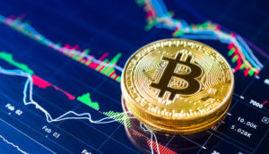 bitcoin-münze-vor-einer-chart