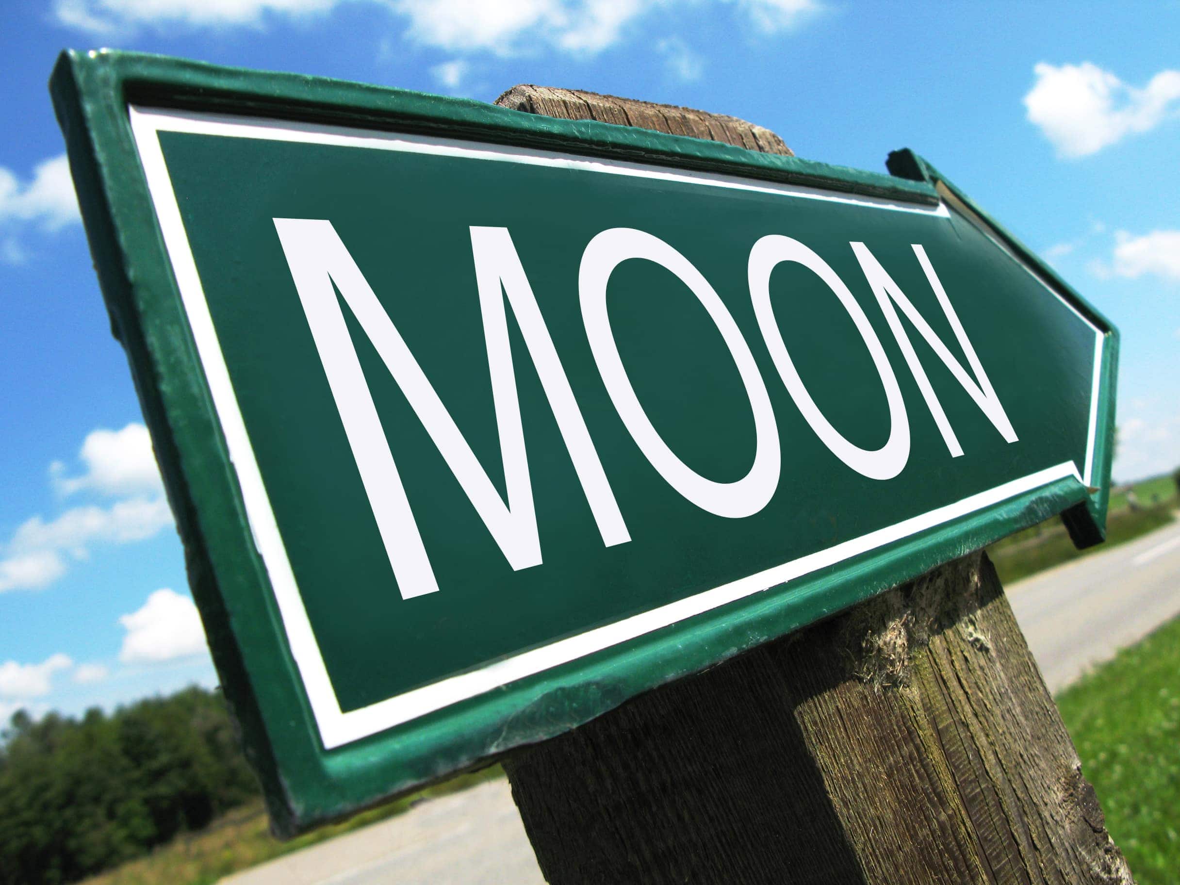 Wegweiser mit der Aufschrift Moon