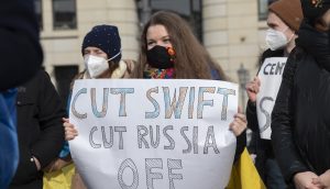 Was passiert wenn Russland aus SWIFT verbannt wird?