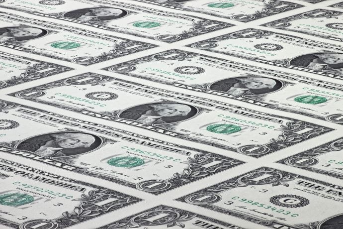 Geld das gedruckt wird und zu Inflation führt, us-dollar-scheine
