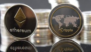 Ethereum und XRP Münzen
