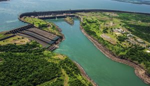 Der Itaipú-Staudamm in Paraguay